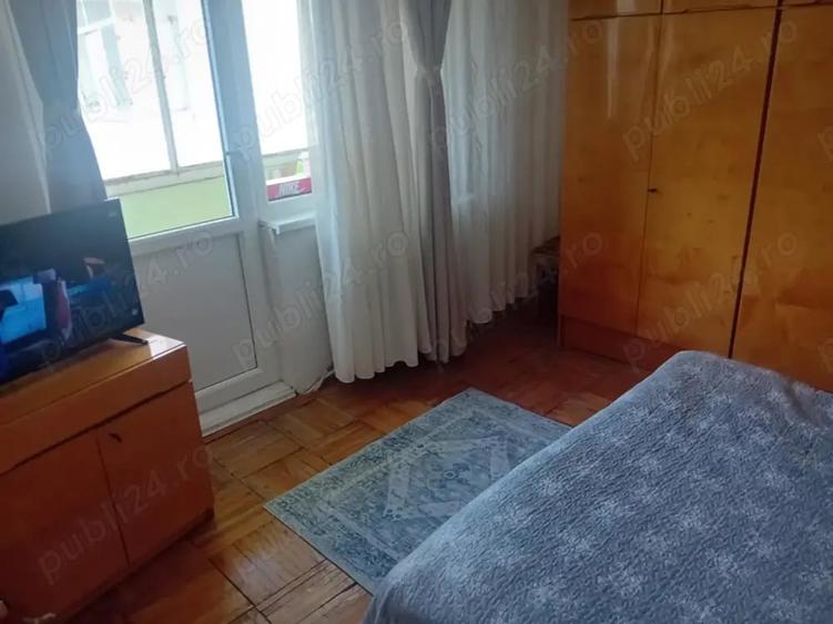 Apartament cu 3 camere decomandat în Precista