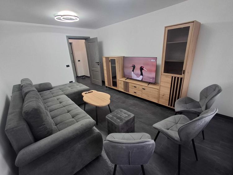 Apartament cu 2 camere decomandat în Petros