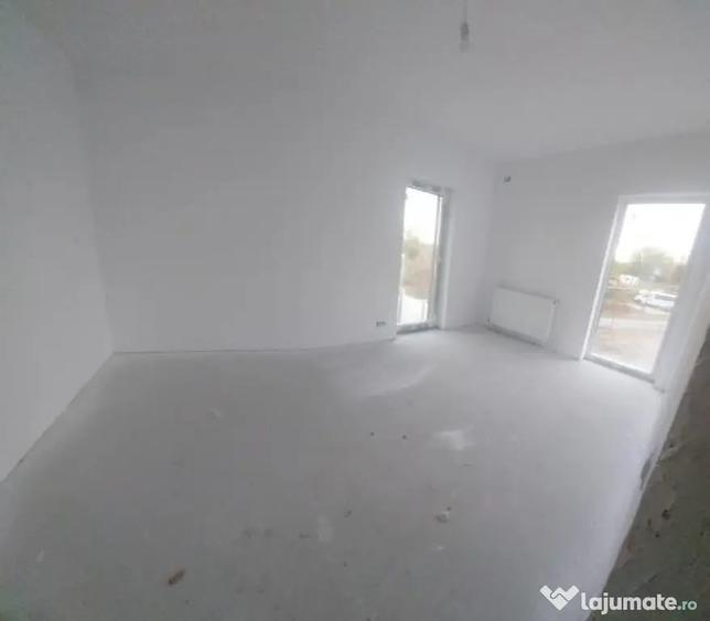 Casă cu 4 camere cu Teren 400 Mp în Central