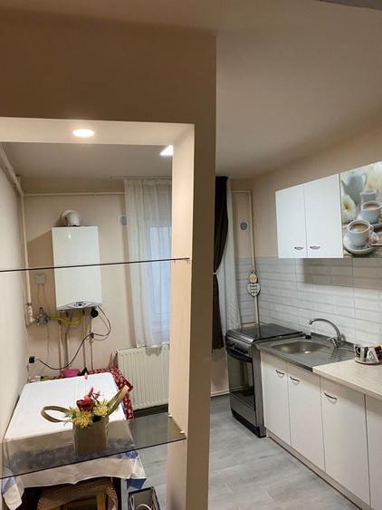 Apartament cu 3 camere decomandat în Exterior Vest