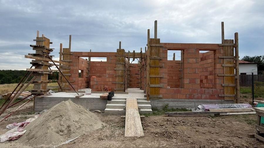 Casă cu 3 camere în Slătioarele