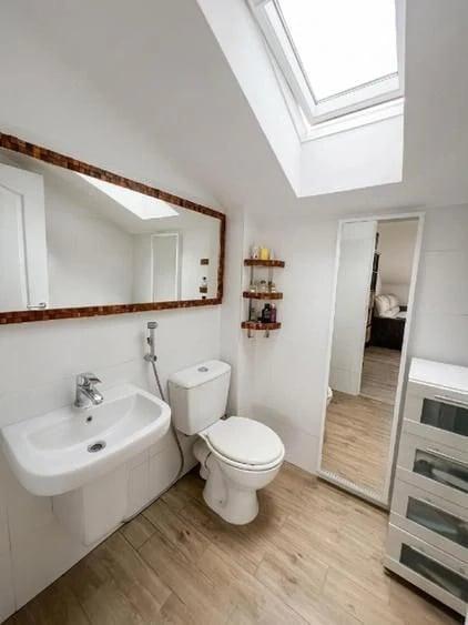 Apartament cu 3 camere decomandat în Est