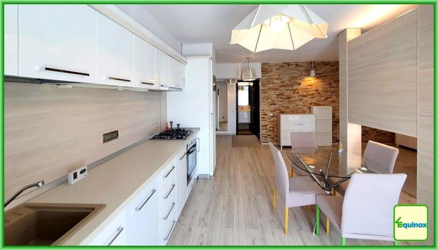 Apartament cu 3 camere decomandat în Republicii