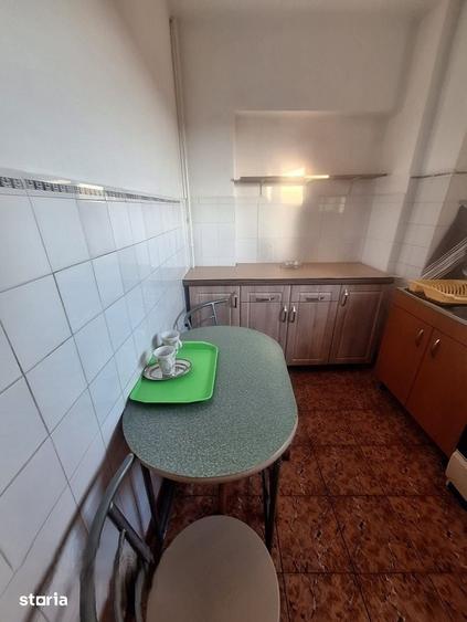 Apartament cu 2 camere semidecomandat în Podu Roș