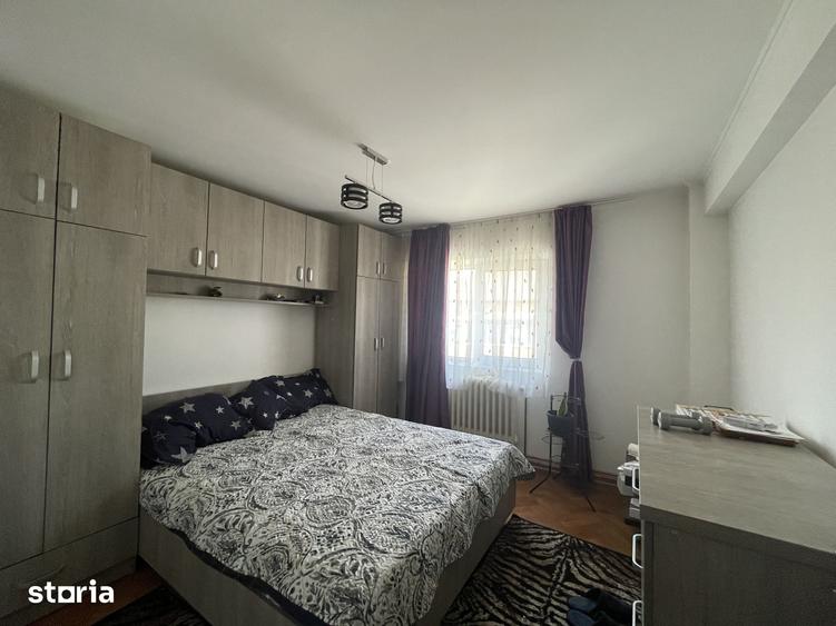 Apartament cu 3 camere decomandat în Cetate