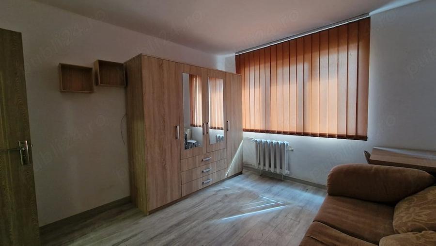 Garsonieră decomandată în UTA