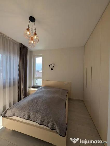 Apartament cu 3 camere semidecomandat în Florești