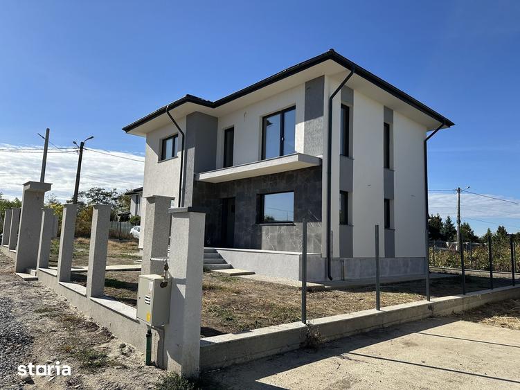 Casă cu 4 camere cu Teren 500 Mp în Podu Roș