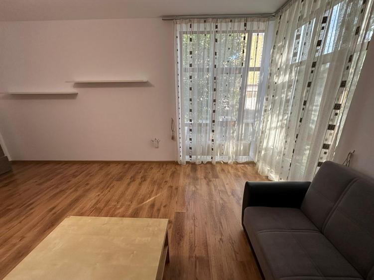 Apartament cu 3 camere semidecomandat în Calea Dumbrăvii