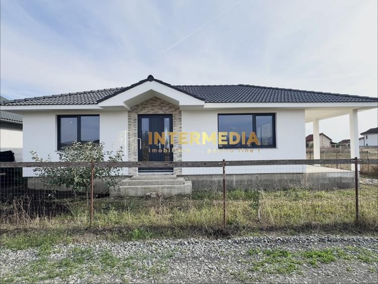 Casă individuală cu 3 camere cu Teren 300 Mp în Micești