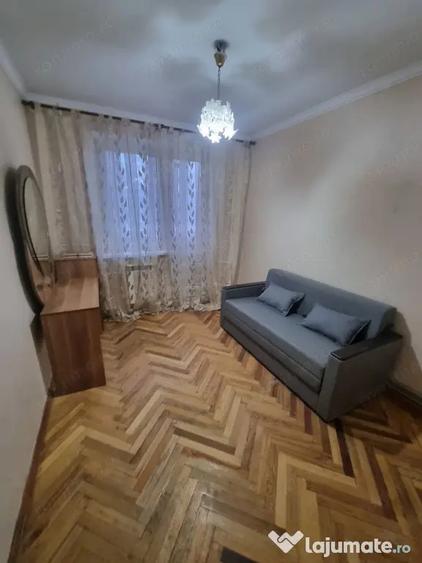 Apartament cu 3 camere semidecomandat în Apărătorii Patriei