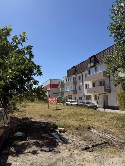 Spațiu comercial, în Titan