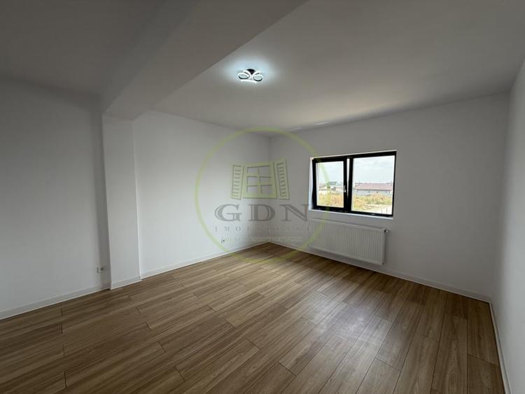 Casă individuală cu 5 camere cu Canalizare în Cârcea