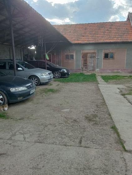 Casă cu 5 camere în Central
