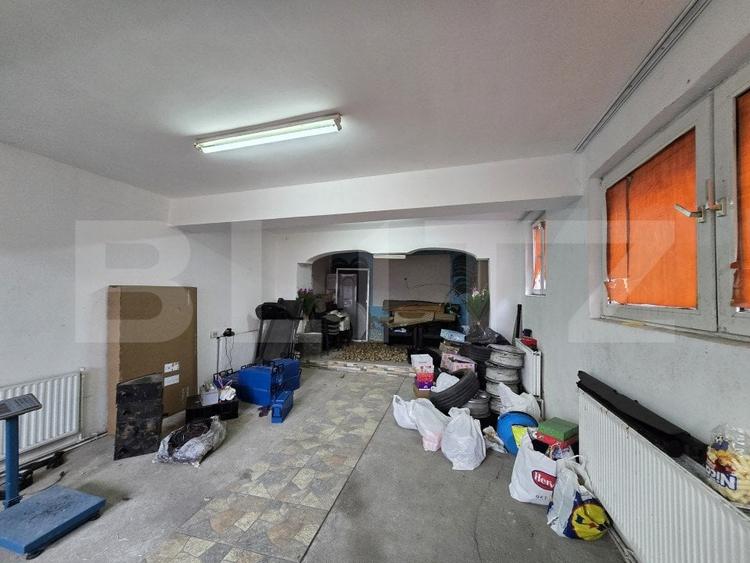 Casă individuală cu 9 camere cu Canalizare în Vest