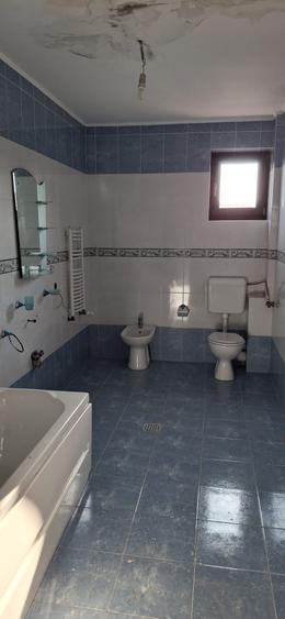Casă cu 9 camere cu Canalizare în Tăbăcari