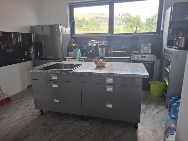 Casă individuală cu 3 camere cu Canalizare în Vest