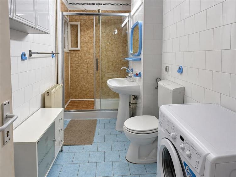 Apartament cu 4 camere decomandat, mobilat în Vasile Aaron