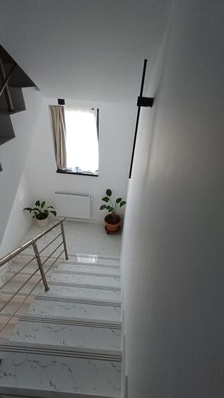 Casă individuală cu 5 camere cu Canalizare în Central