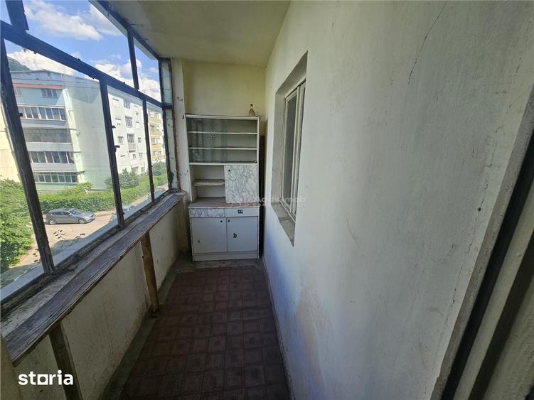 Apartament cu 4 camere decomandat în Central