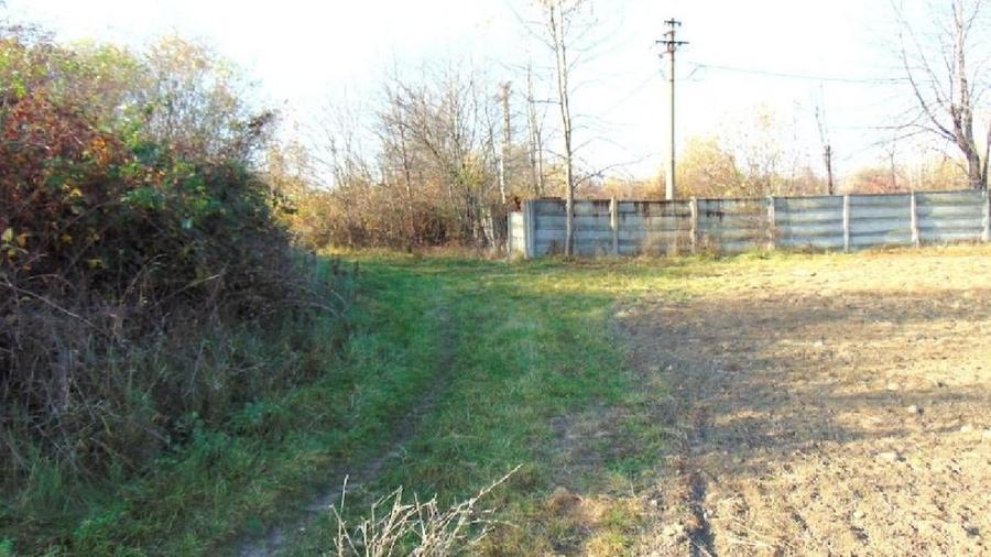Teren Construcții intravilan de 8500 mp, în Est