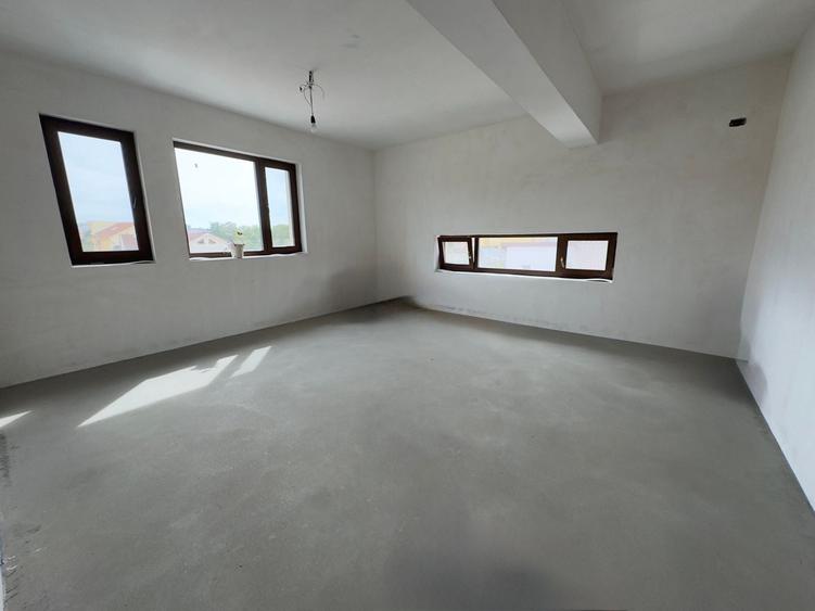 Apartament cu 3 camere decomandat în Dacia