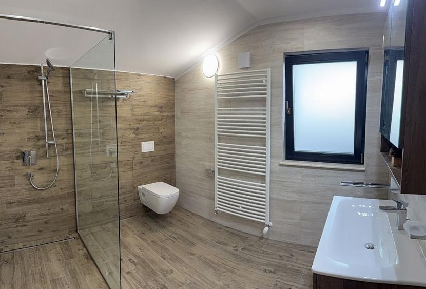 Casă cu 5 camere cu Teren 600 Mp în Râșnov