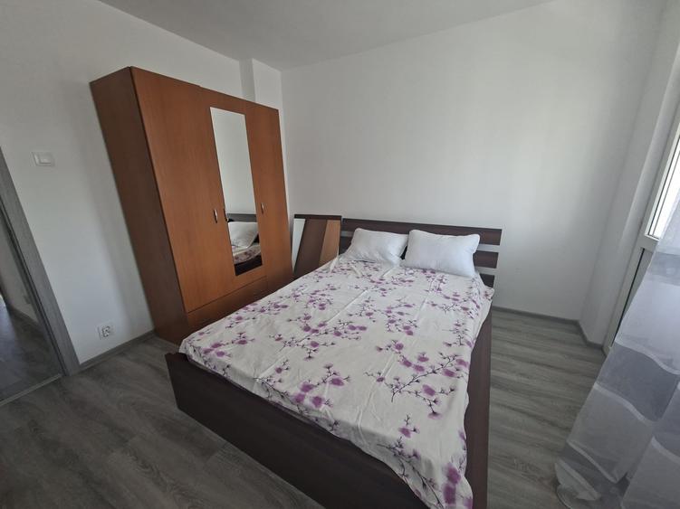 Apartament cu 3 camere semidecomandat în Obor