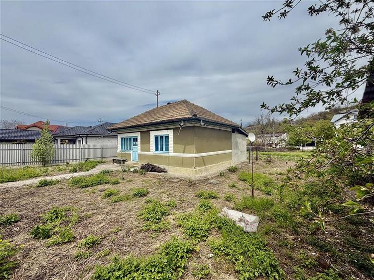 Casă cu 4 camere cu Teren 721 Mp în Bucium