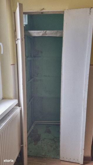 Apartament cu 3 camere decomandat în Petros