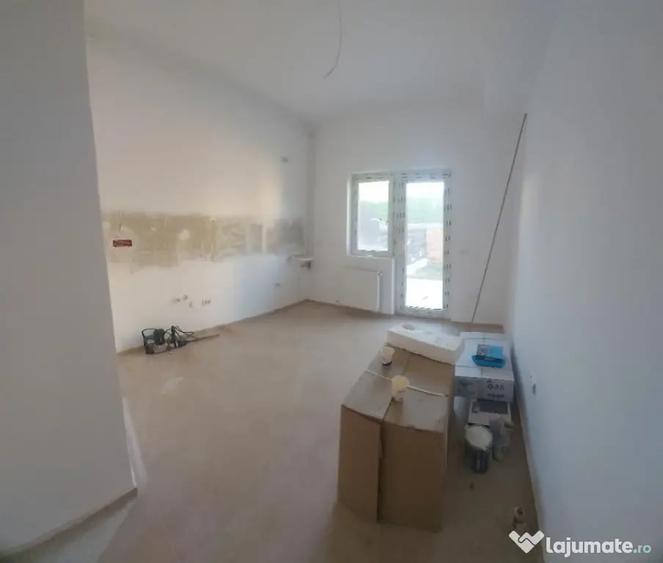 Casă cu 5 camere cu Teren 210 Mp în Central