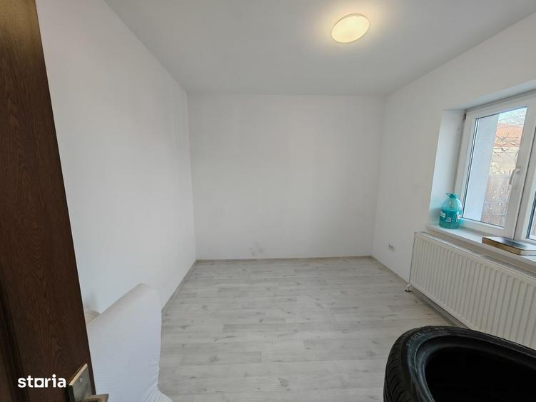Casă cu 4 camere cu Teren 250 Mp în Tache