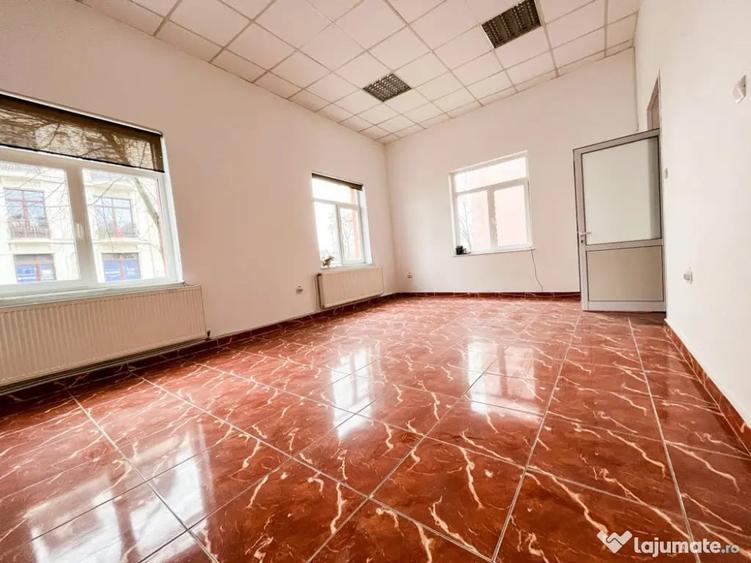 Casă cu 4 camere cu Canalizare în Central