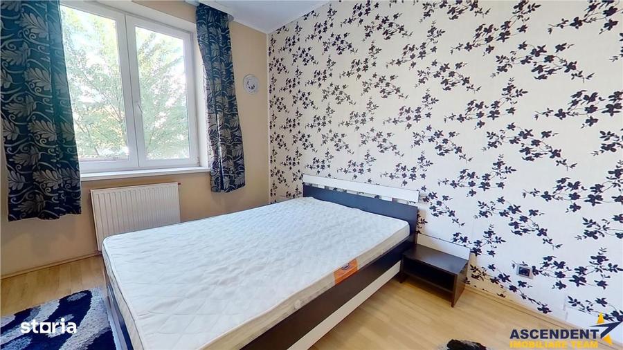 Apartament cu 3 camere decomandat în Est