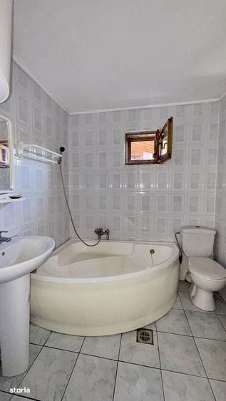 Casă cu 4 camere în Proieni