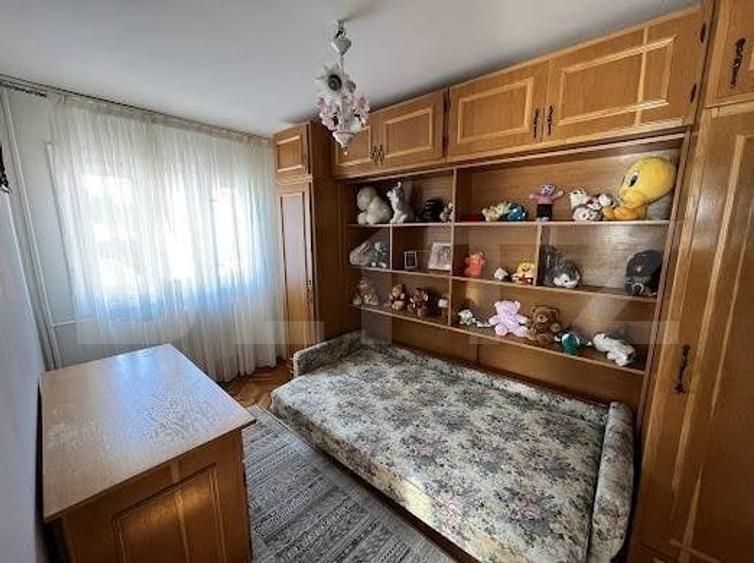 Casă cu 8 camere cu Teren 365 Mp în Lipovei