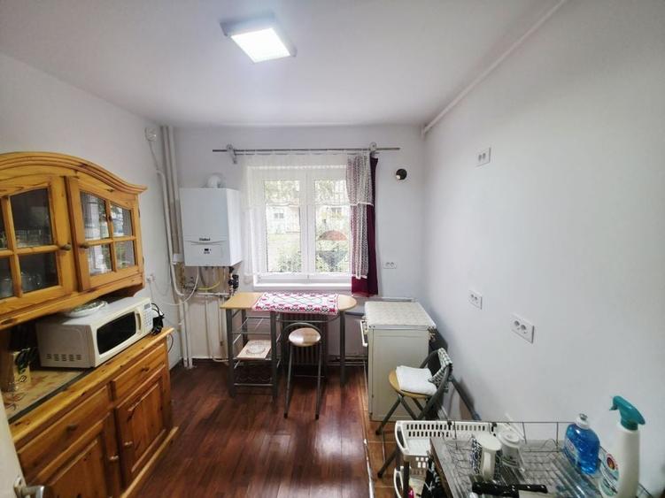 Apartament cu 2 camere decomandat, mobilat în Mărăței