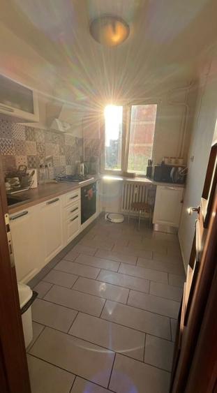 Apartament cu 3 camere semidecomandat în Colentina