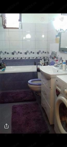 Apartament cu 3 camere semidecomandat în Piața Centrală