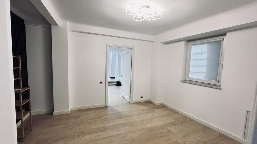 Apartament cu 3 camere în Calea Victoriei