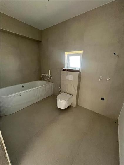 Penthouse cu 4 camere decomandat în Dumbrăvița