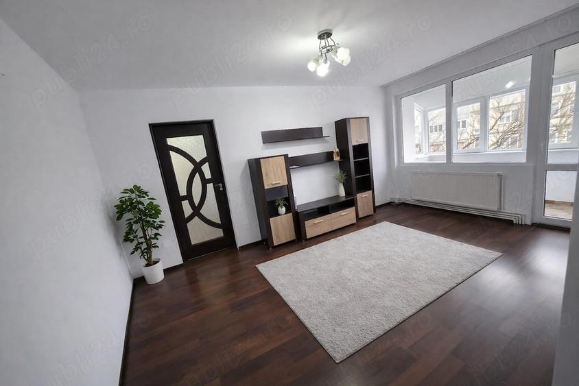Apartament cu 3 camere semidecomandat în Micro 16