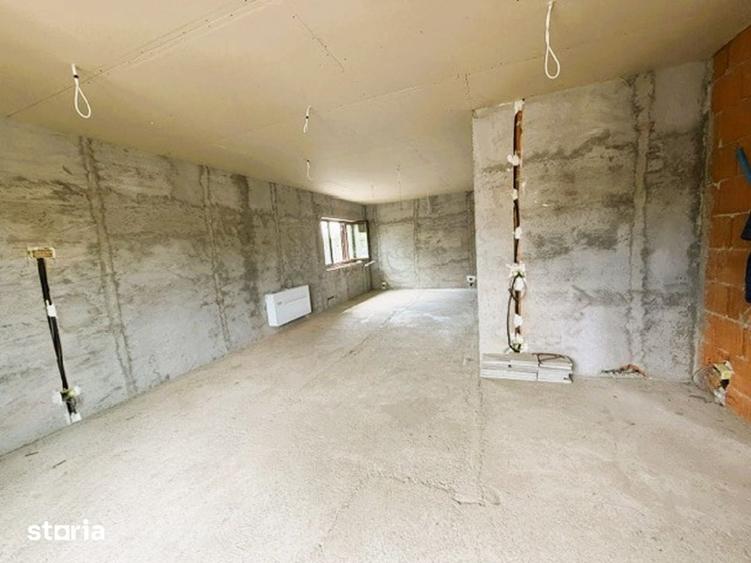 Casă cu 3 camere cu Teren 1188 Mp în Curtișoara