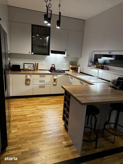 Casă cu 5 camere cu Teren 457 Mp în Corbeanca