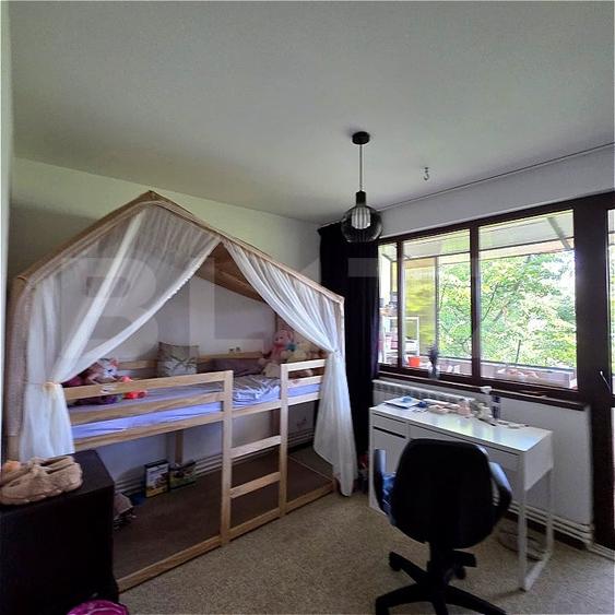 Apartament cu 4 camere decomandat, mobilat în Micro 16