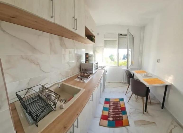 Apartament cu 2 camere semidecomandat în 1 Decembrie 1918