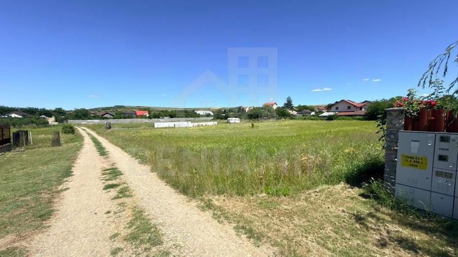 Teren de 1200 mp, în Izvor