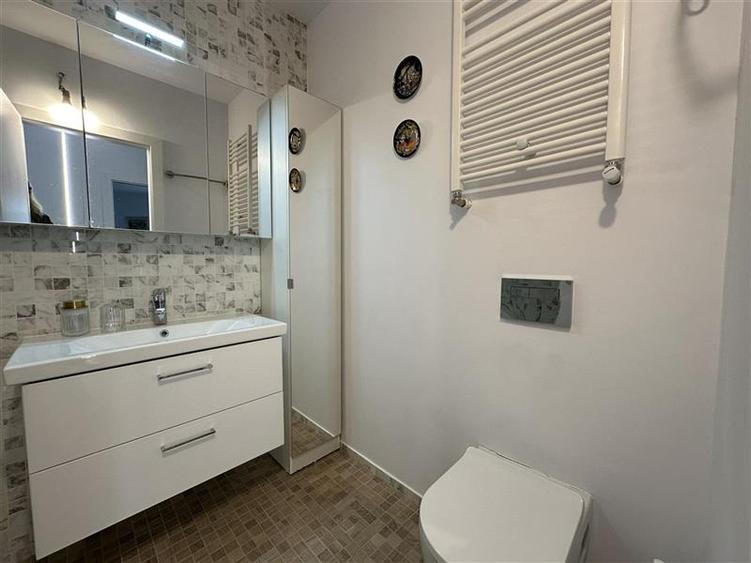Apartament cu 3 camere decomandat, mobilat în P-ta Presei Libere