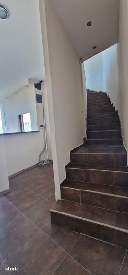 Spațiu comercial, de 240 mp, în Delfinariu