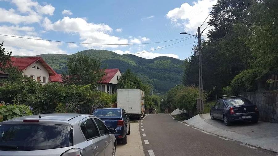 Casă cu 3 camere cu Teren 348 Mp în Central